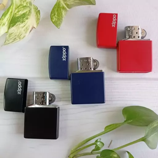 فندک زیپو گازی لعابی همراه جعبه کیفیت عالی در سه رنگ قرمز ، آبی ، مشکی ارسال به سراسر ایران