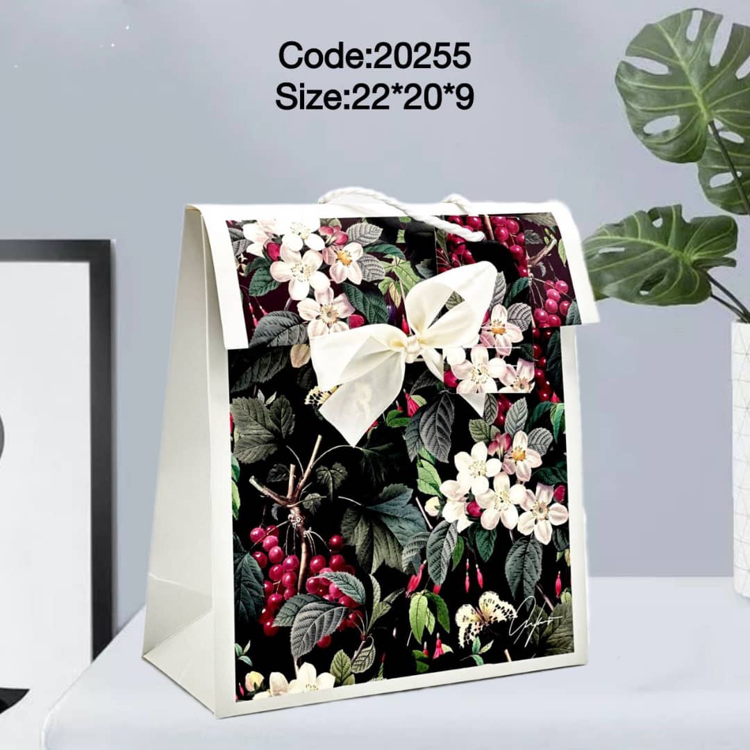 WhatsApp Image 2025-12-09 at 17.12.22 (2) بگ هدیه سایز متوسط - کد 20255