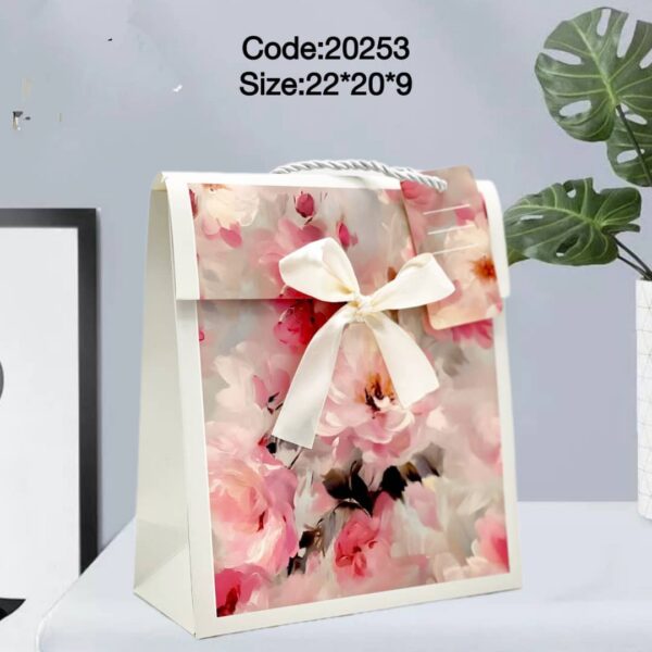 بگ هدیه مقوایی طرح گل کد: 20255 سایز :22*20*9 سانت